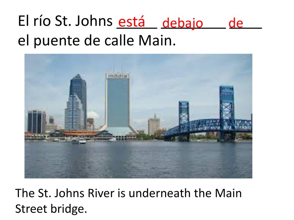 El río St. Johns _____ ________ ____ el puente de calle Main.