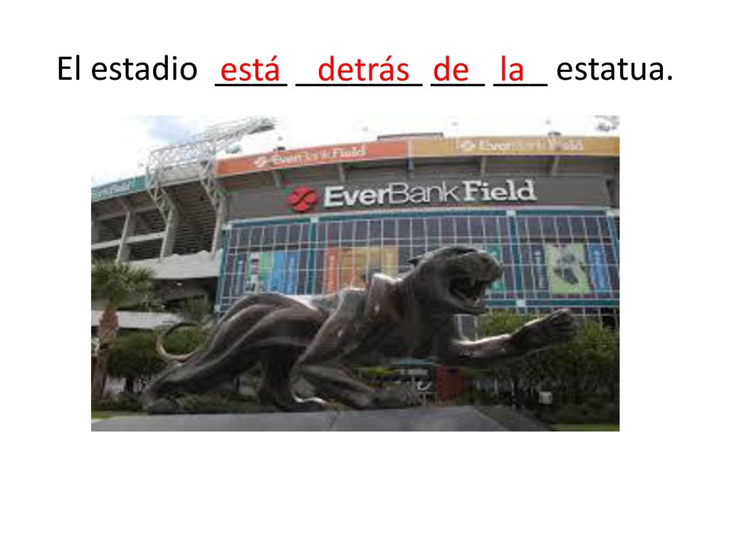 El estadio ____ _______ ___ ___ estatua.