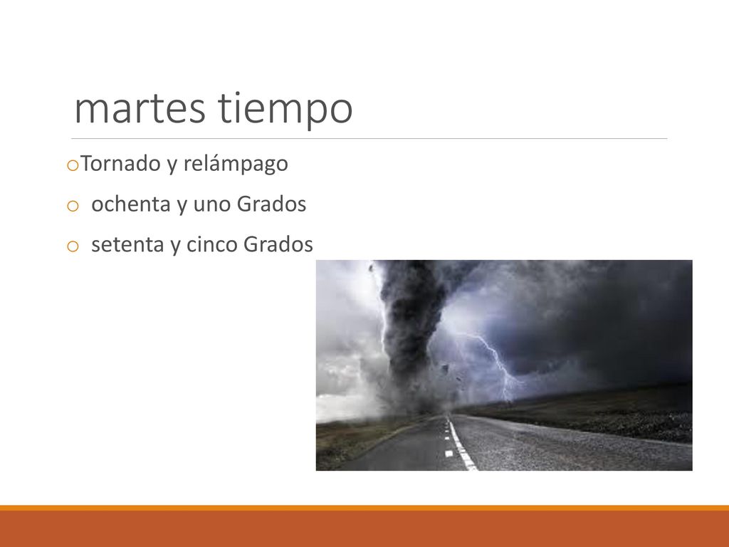martes tiempo Tornado y relámpago ochenta y uno Grados