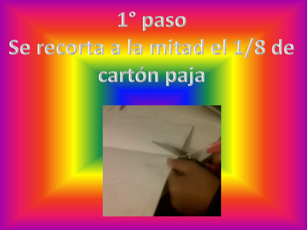 Se recorta a la mitad el 1/8 de cartón paja