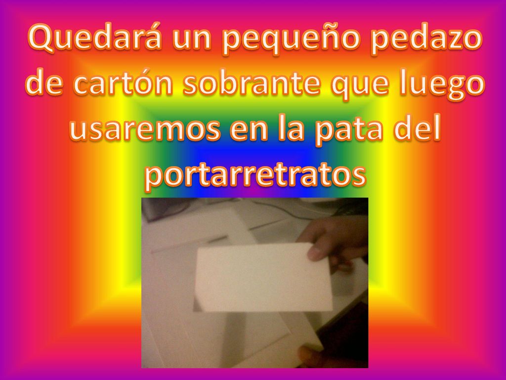 Quedará un pequeño pedazo de cartón sobrante que luego usaremos en la pata del portarretratos