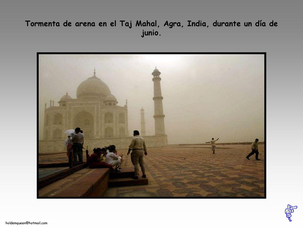 Tormenta de arena en el Taj Mahal, Agra, India, durante un día de junio.