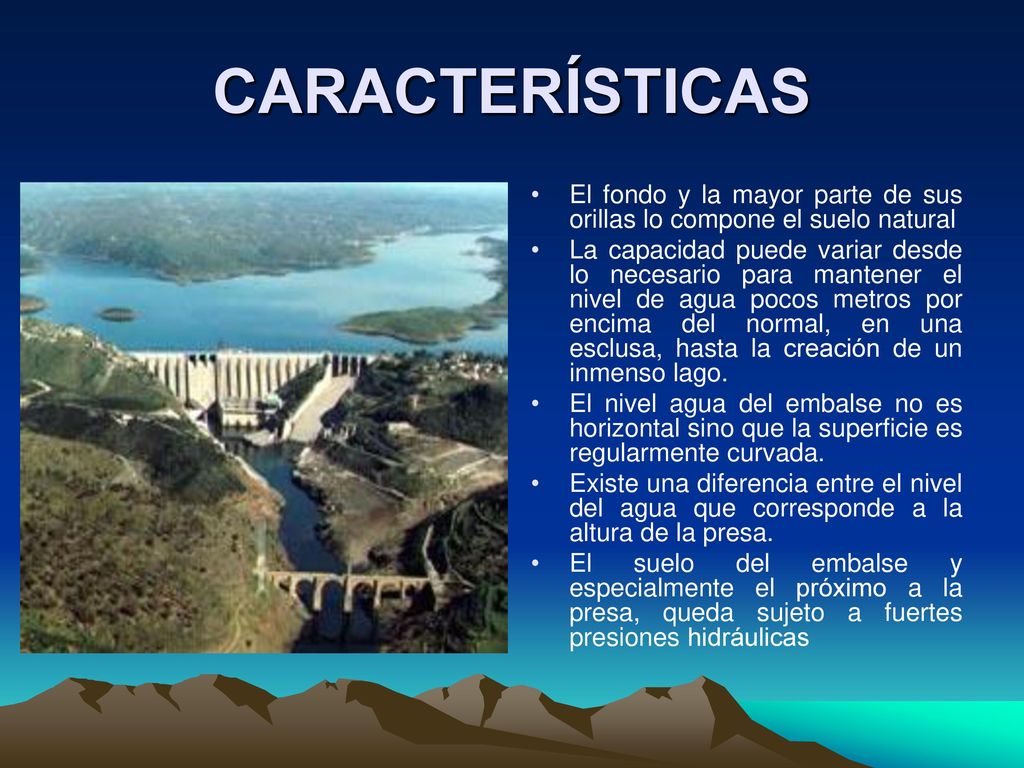 CARACTERÍSTICAS El fondo y la mayor parte de sus orillas lo compone el suelo natural.