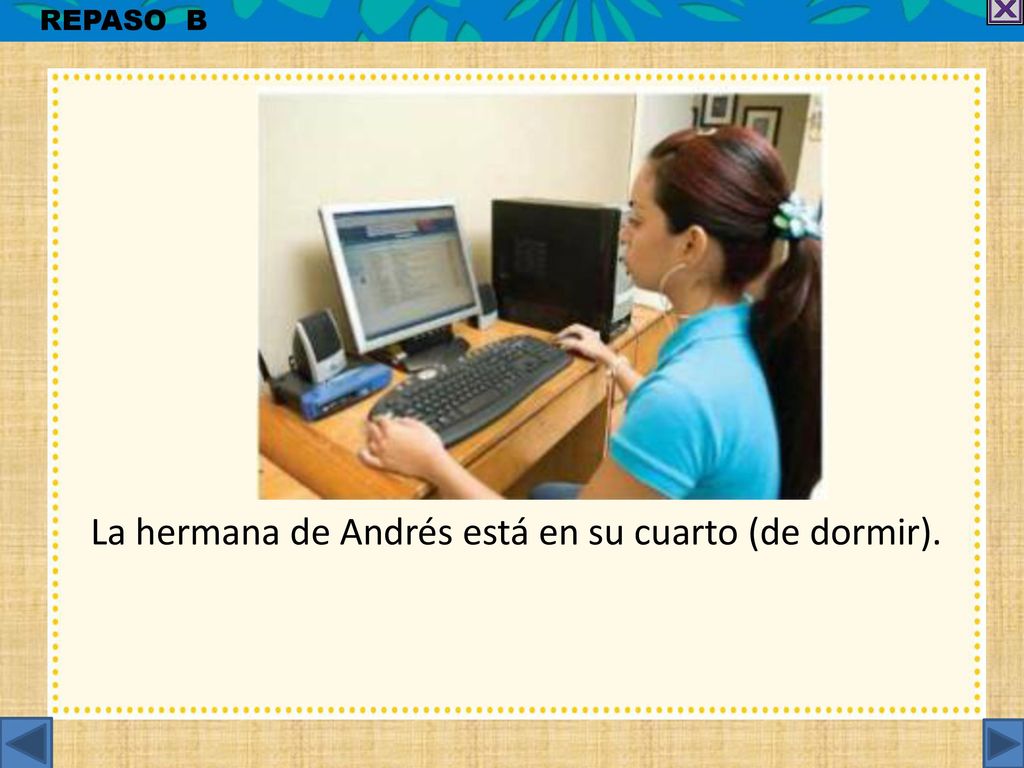 La hermana de Andrés está en su cuarto (de dormir).