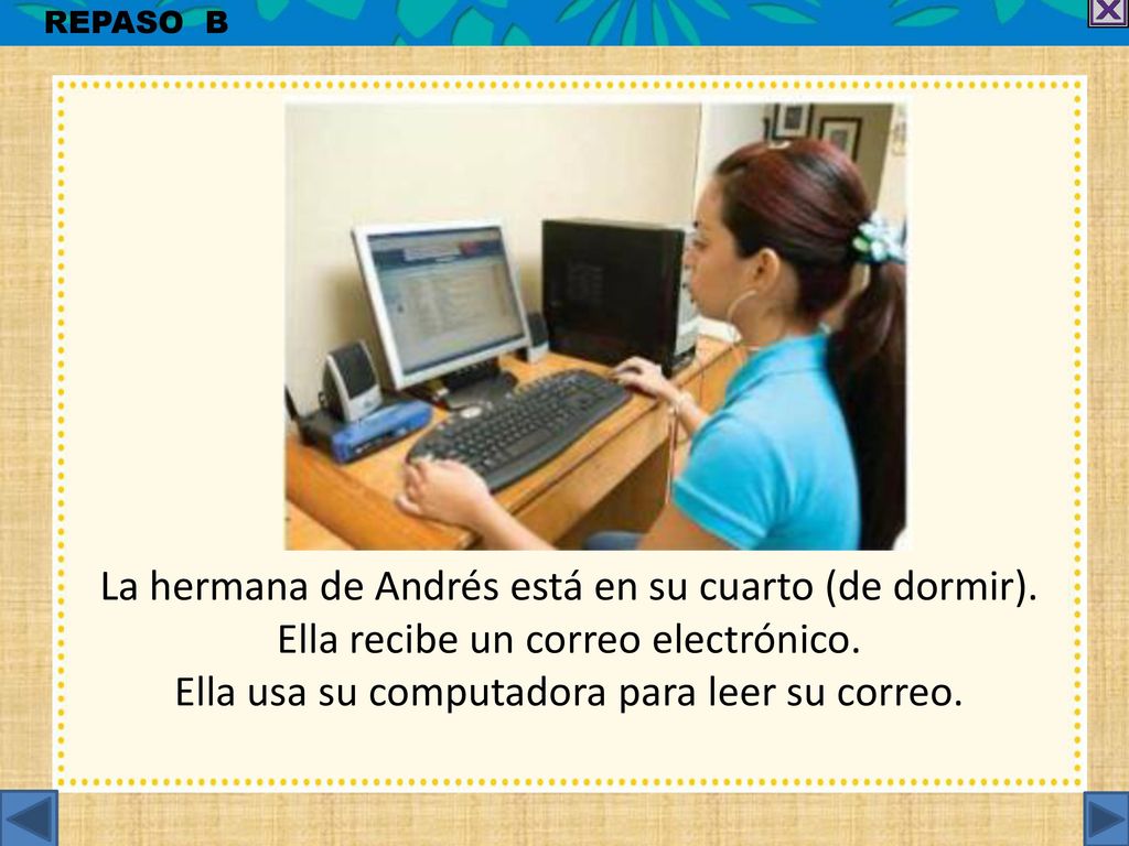 La hermana de Andrés está en su cuarto (de dormir).