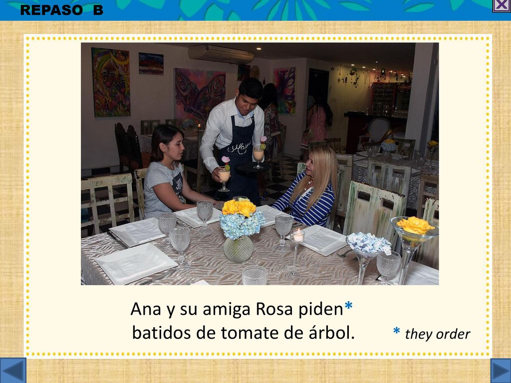 Ana y su amiga Rosa piden* batidos de tomate de árbol. * they order