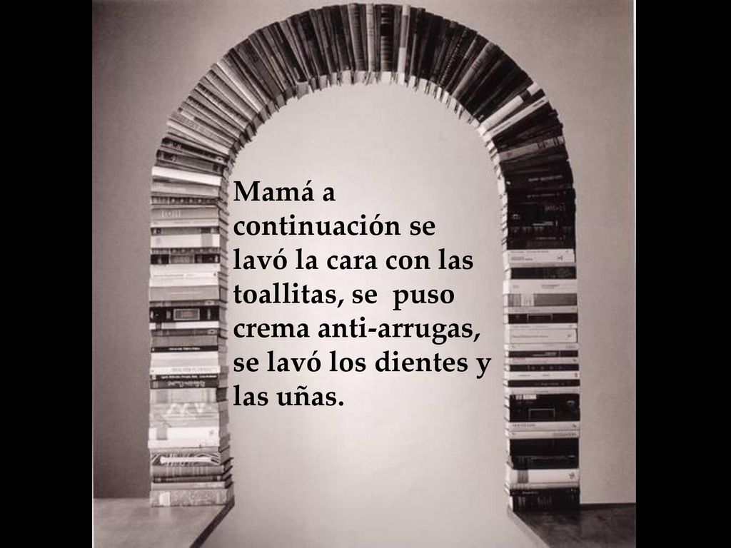 Mamá a continuación se lavó la cara con las toallitas, se puso crema anti-arrugas, se lavó los dientes y las uñas.