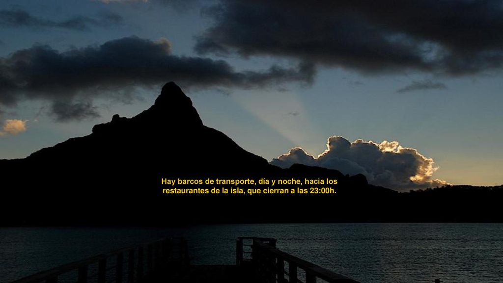 Hay barcos de transporte, día y noche, hacia los