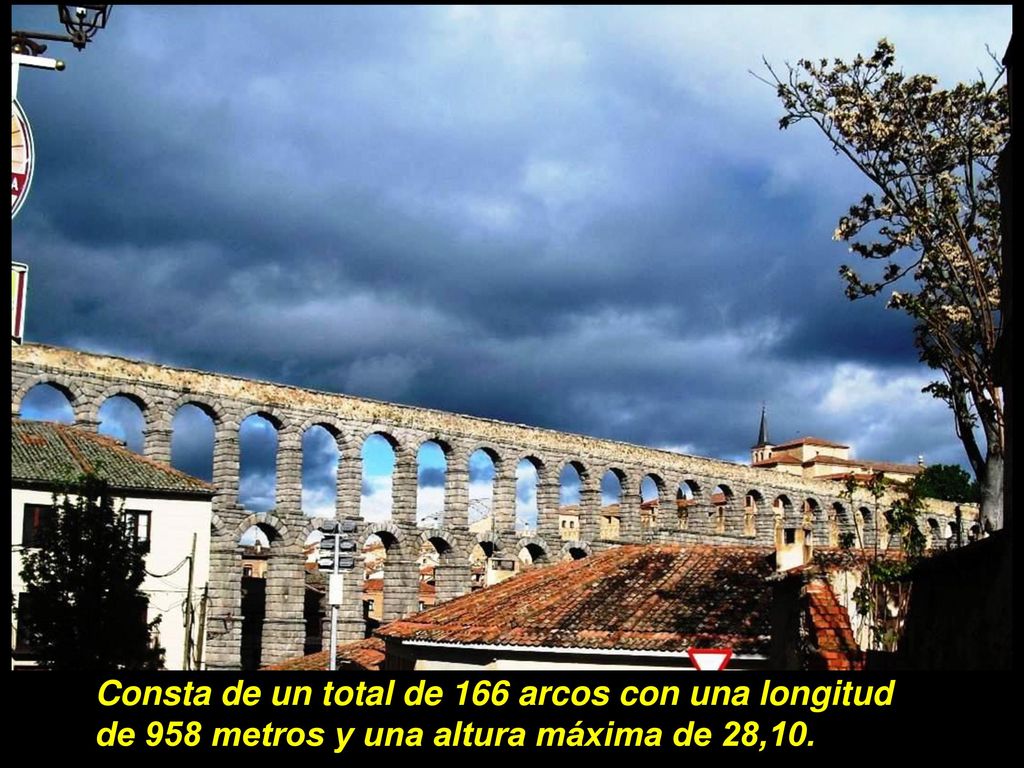 Consta de un total de 166 arcos con una longitud de 958 metros y una altura máxima de 28,10.