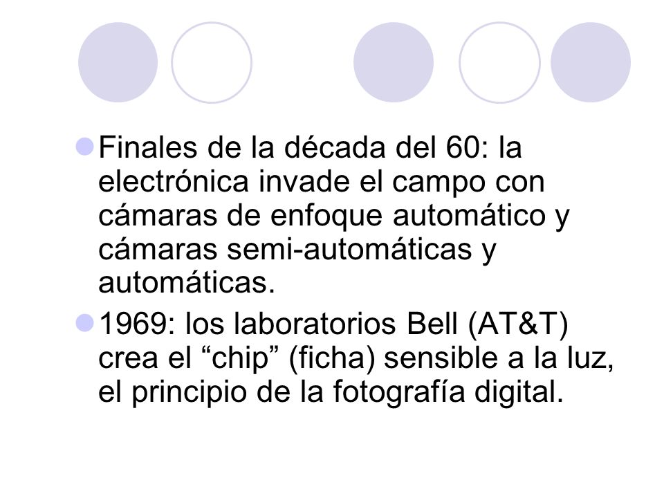 Finales de la década del 60: la electrónica invade el campo con cámaras de enfoque automático y cámaras semi-automáticas y automáticas.
