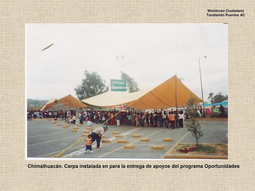 Chimalhuacán. Carpa instalada en para la entrega de apoyos del programa Oportunidades