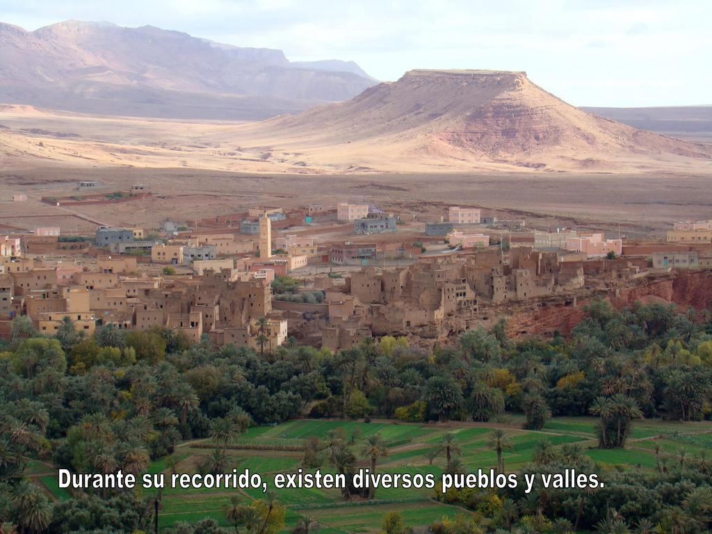 Durante su recorrido, existen diversos pueblos y valles.