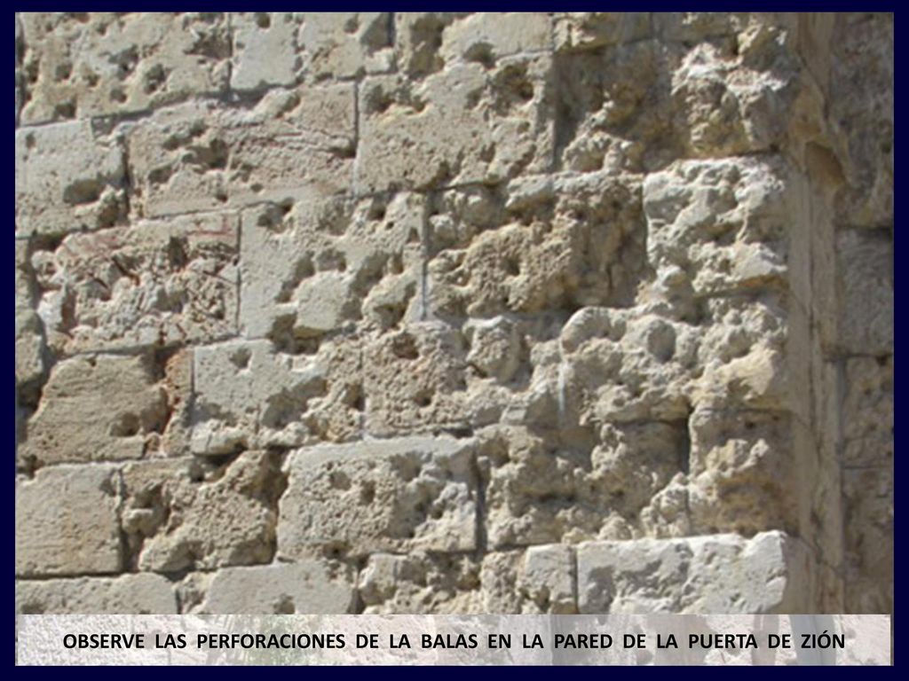 OBSERVE LAS PERFORACIONES DE LA BALAS EN LA PARED DE LA PUERTA DE ZIÓN
