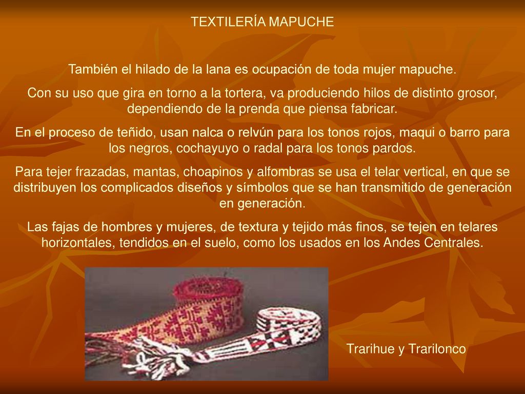 También el hilado de la lana es ocupación de toda mujer mapuche.