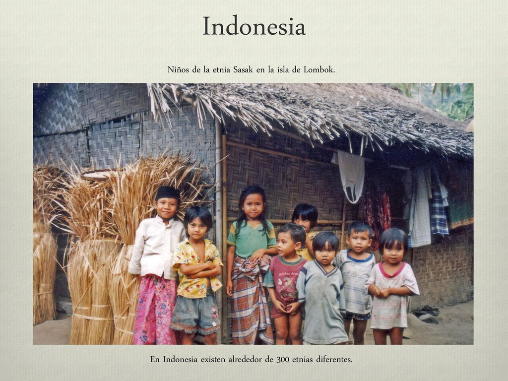 Indonesia Niños de la etnia Sasak en la isla de Lombok.
