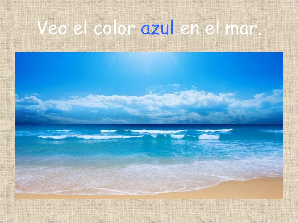 Veo el color azul en el mar.