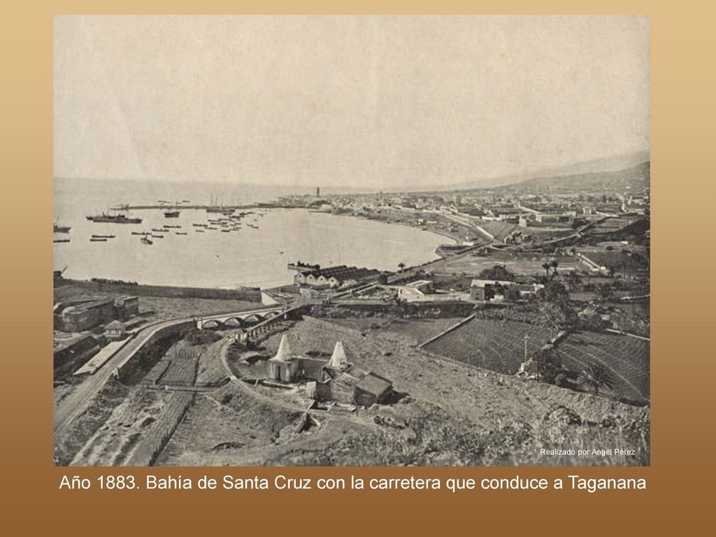Año Bahía de Santa Cruz con la carretera que conduce a Taganana