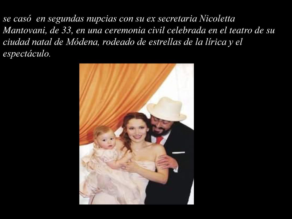 se casó en segundas nupcias con su ex secretaria Nicoletta Mantovani, de 33, en una ceremonia civil celebrada en el teatro de su ciudad natal de Módena, rodeado de estrellas de la lírica y el espectáculo.