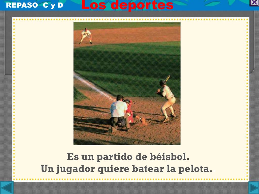 Es un partido de béisbol. Un jugador quiere batear la pelota..