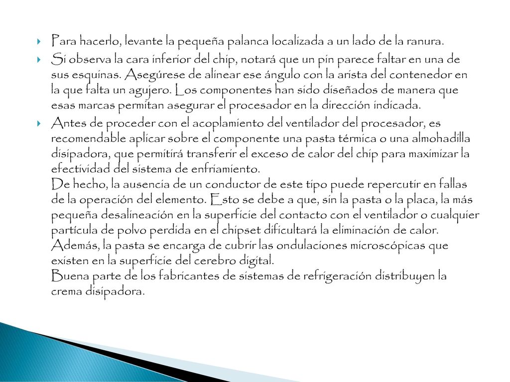 Para hacerlo, levante la pequeña palanca localizada a un lado de la ranura.