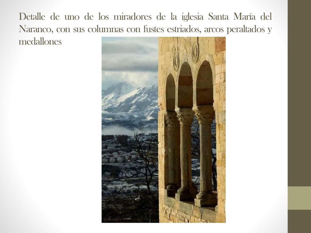 Detalle de uno de los miradores de la iglesia Santa María del Naranco, con sus columnas con fustes estriados, arcos peraltados y medallones