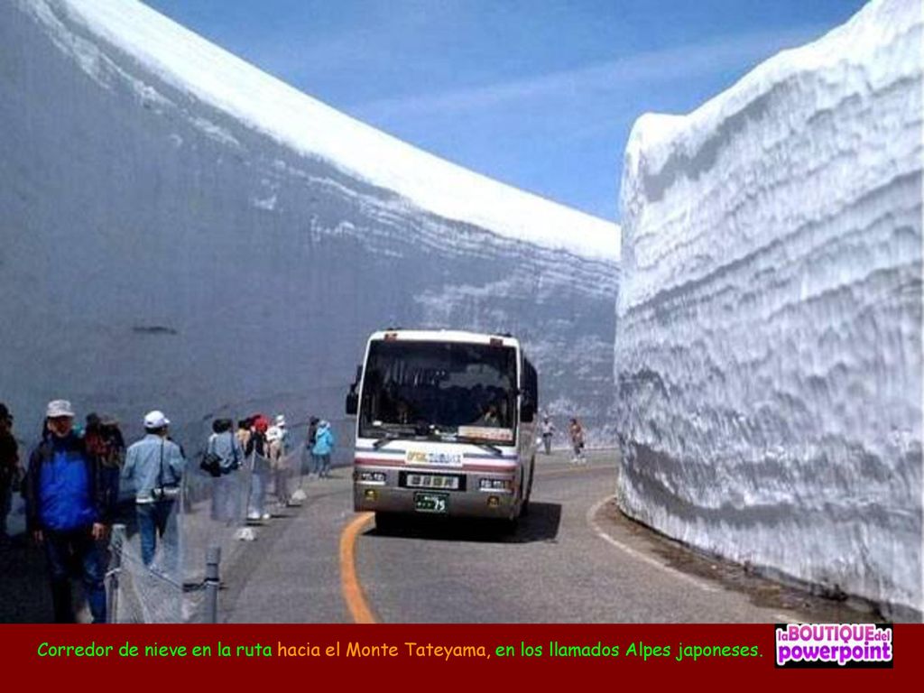 Corredor de nieve en la ruta hacia el Monte Tateyama, en los llamados Alpes japoneses.