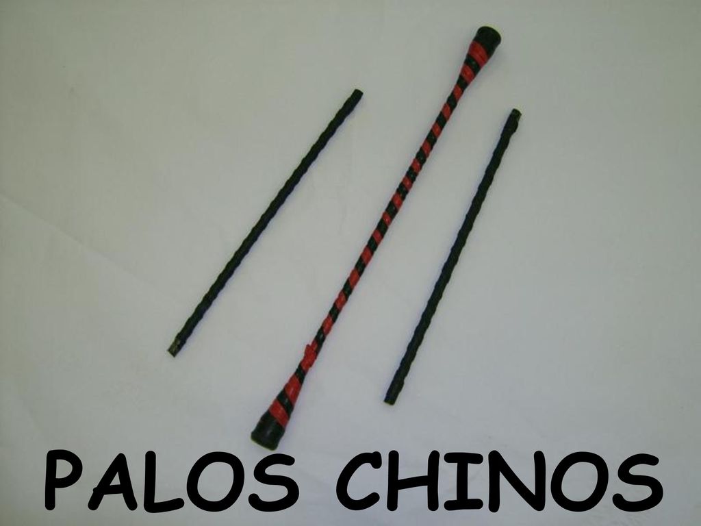 A este elemento se le suele conocer como Devil Stick , o bien como Palo del Diablo que es la traducción. También hay quien lo llama Palos Chinos , e incluso Golo (en Sudamerica). Consta de un palo con un momento de inercia bastante importante (sobrepeso en los extremos) y otros dos con los que se maneja. Los hay con y sin fuego.