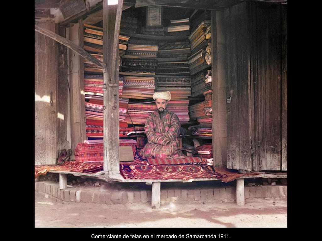 Comerciante de telas en el mercado de Samarcanda 1911.
