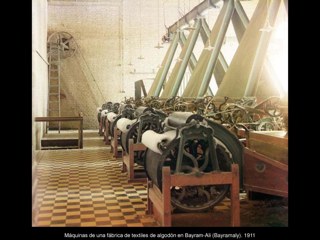 Máquinas de una fábrica de textiles de algodón en Bayram-Ali (Bayramaly). 1911