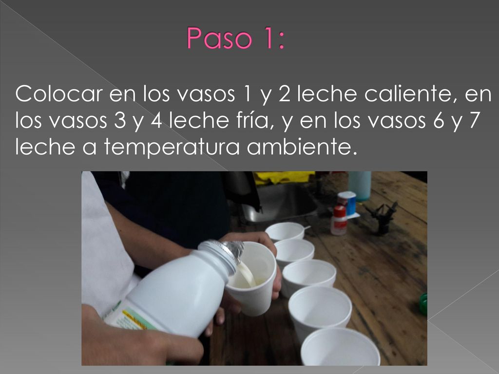 Paso 1: Colocar en los vasos 1 y 2 leche caliente, en los vasos 3 y 4 leche fría, y en los vasos 6 y 7 leche a temperatura ambiente.