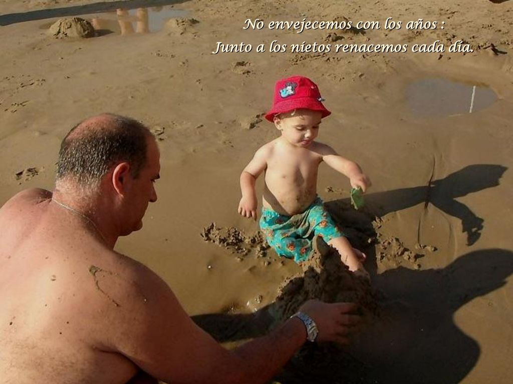 No envejecemos con los años : Junto a los nietos renacemos cada día.