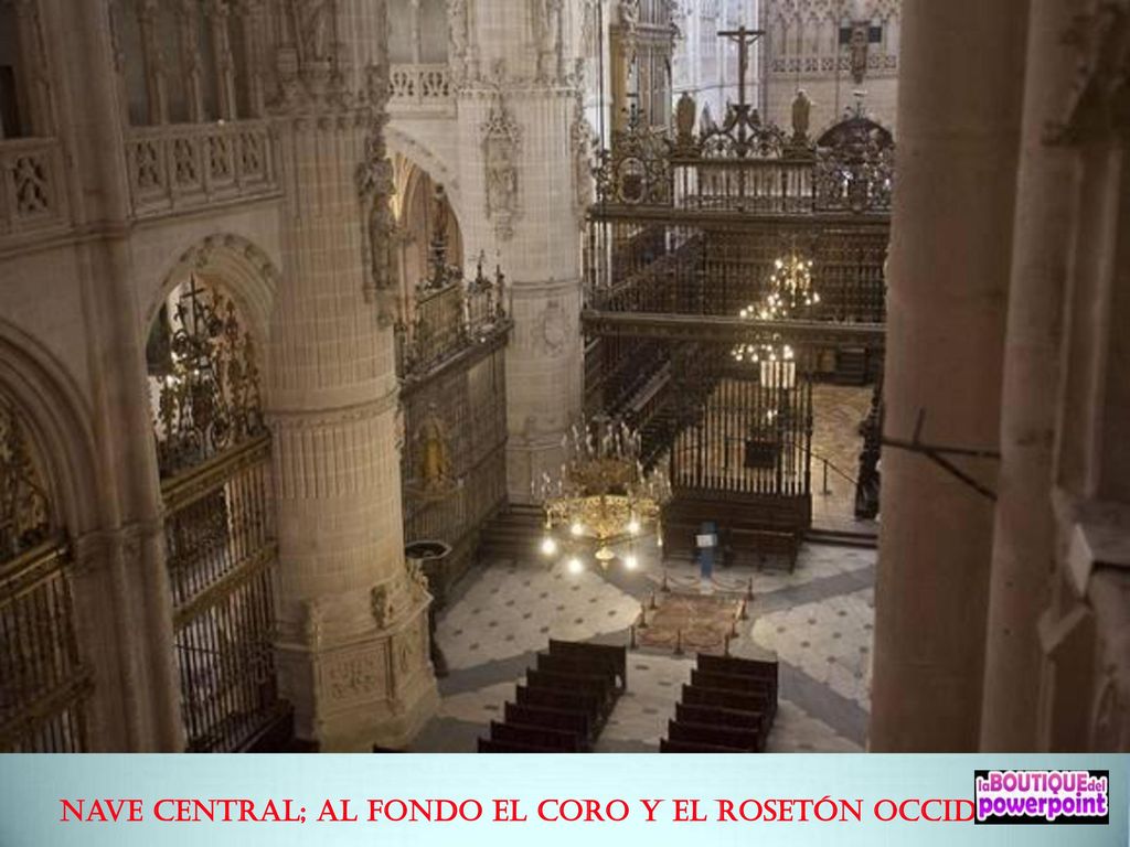 Nave central; al fondo el coro y el rosetón occidental