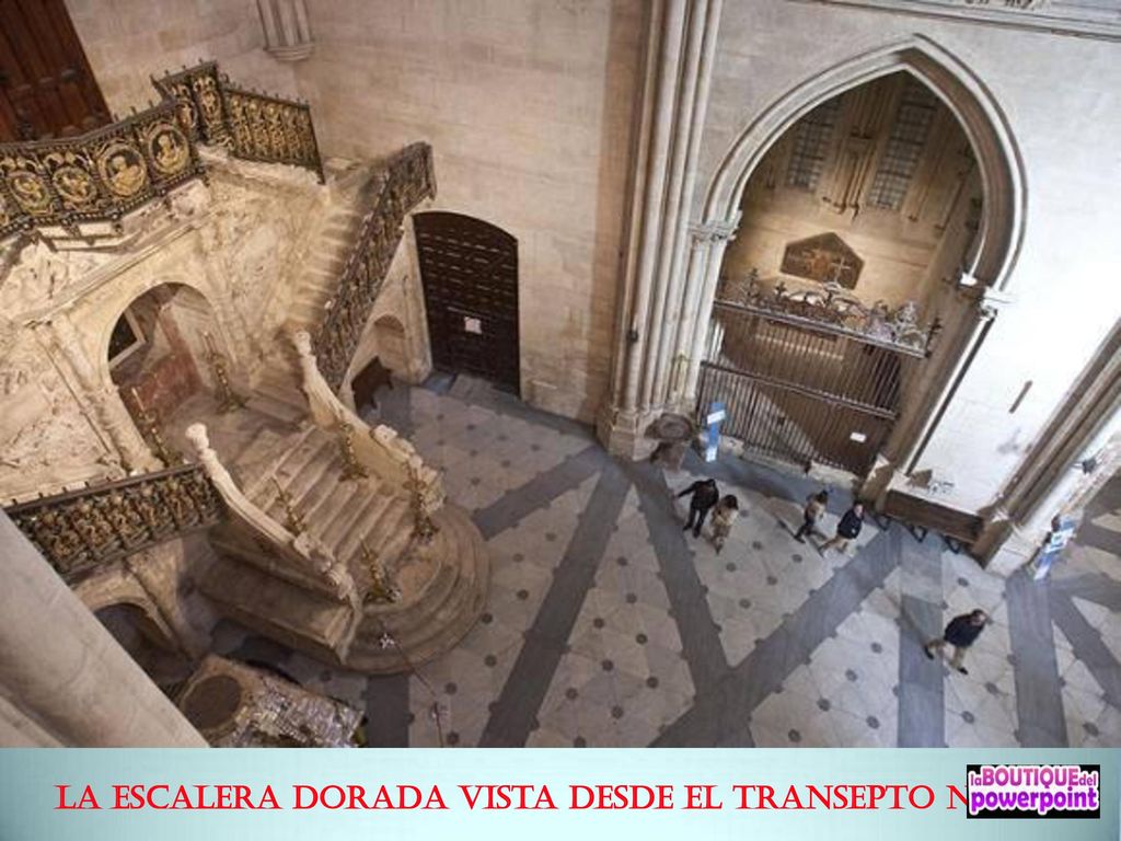 La Escalera Dorada vista desde el transepto norte