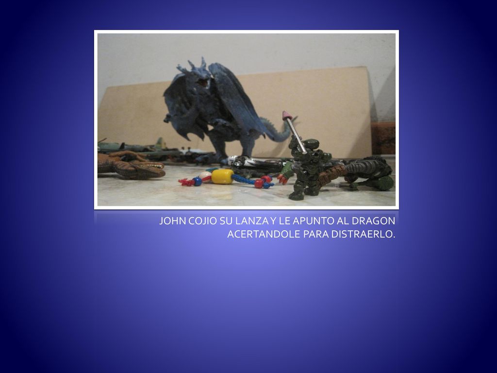 JOHN COJIO SU LANZA Y LE APUNTO AL DRAGON ACERTANDOLE PARA DISTRAERLO.