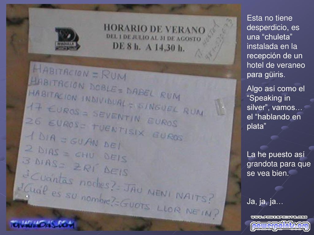 Esta no tiene desperdicio, es una chuleta instalada en la recepción de un hotel de veraneo para güiris.