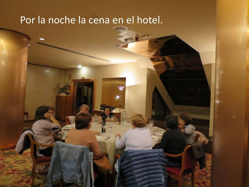 Por la noche la cena en el hotel.