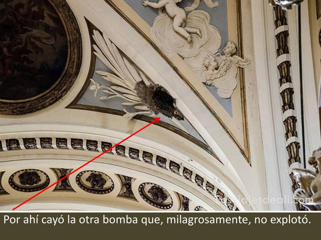 Por ahí cayó la otra bomba que, milagrosamente, no explotó.