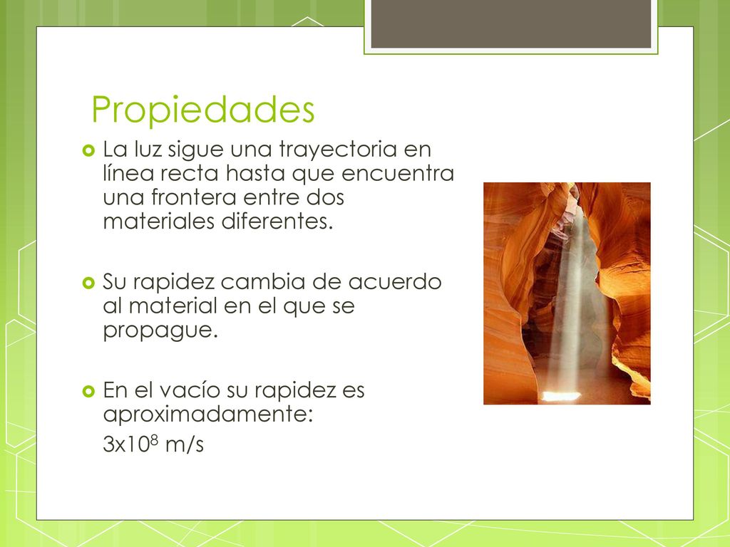 Propiedades La luz sigue una trayectoria en línea recta hasta que encuentra una frontera entre dos materiales diferentes.
