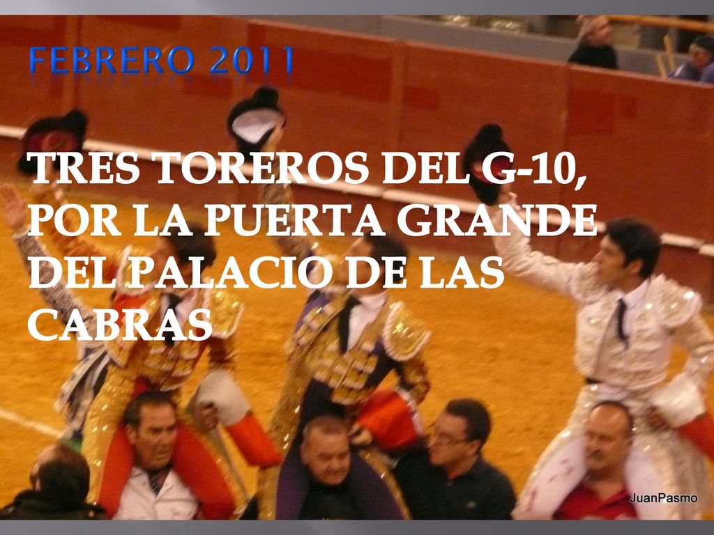 TRES TOREROS DEL G-10, POR LA PUERTA GRANDE DEL PALACIO DE LAS CABRAS