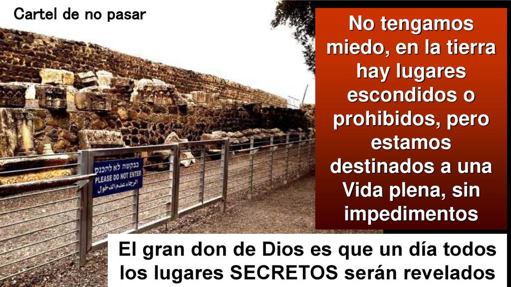 Cartel de no pasar No tengamos miedo, en la tierra hay lugares escondidos o prohibidos, pero estamos destinados a una Vida plena, sin impedimentos.