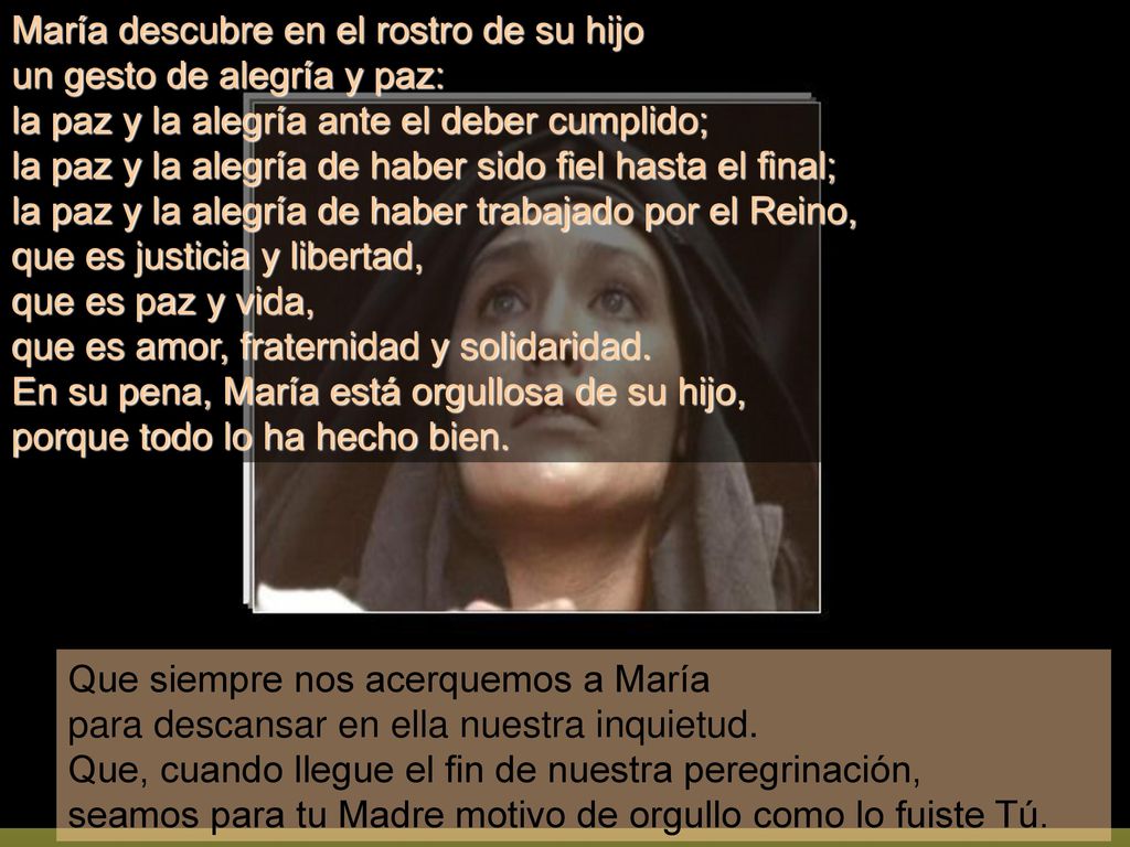 María descubre en el rostro de su hijo un gesto de alegría y paz: