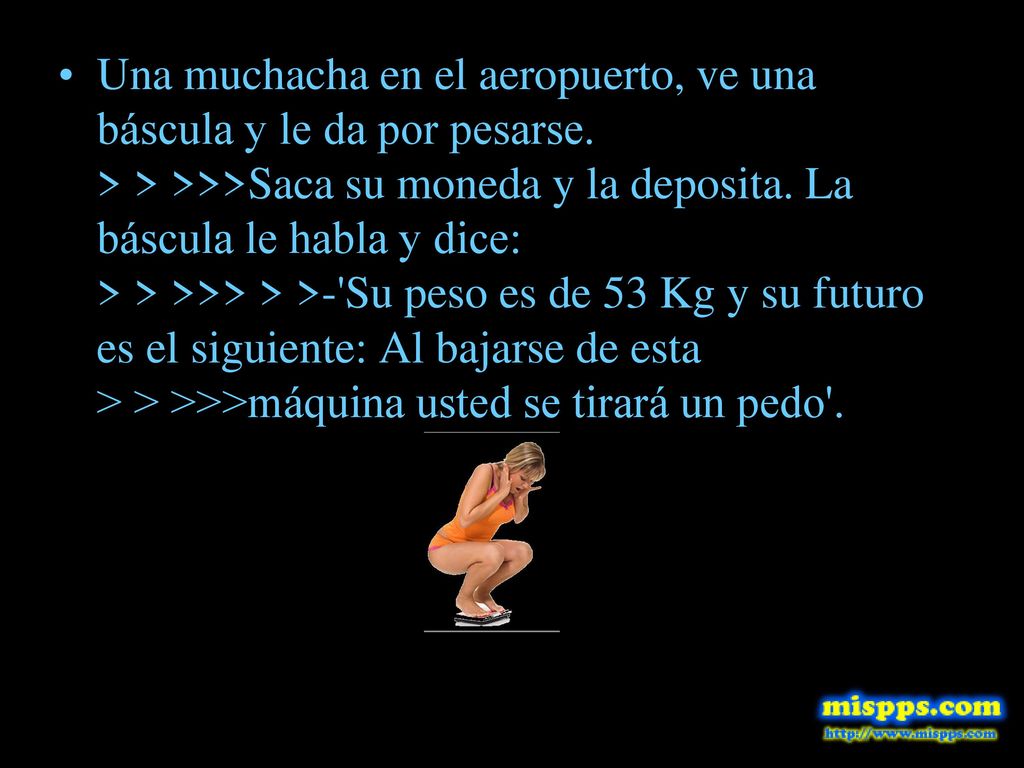 Una muchacha en el aeropuerto, ve una báscula y le da por pesarse