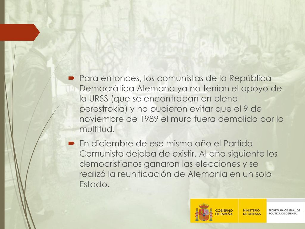 Para entonces, los comunistas de la República Democrática Alemana ya no tenían el apoyo de la URSS (que se encontraban en plena perestrokia) y no pudieron evitar que el 9 de noviembre de 1989 el muro fuera demolido por la multitud.