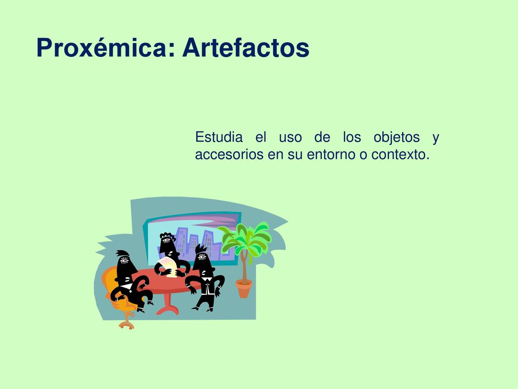Estudia el uso de los objetos y accesorios en su entorno o contexto.