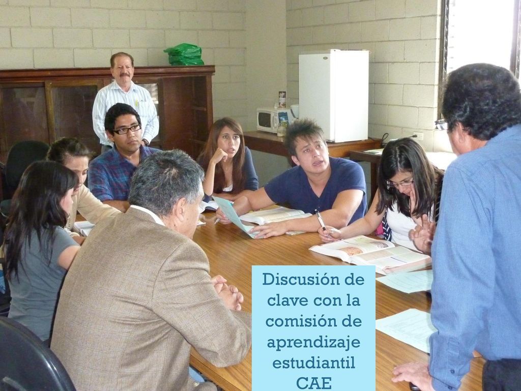 Discusión de clave con la comisión de aprendizaje estudiantil CAE