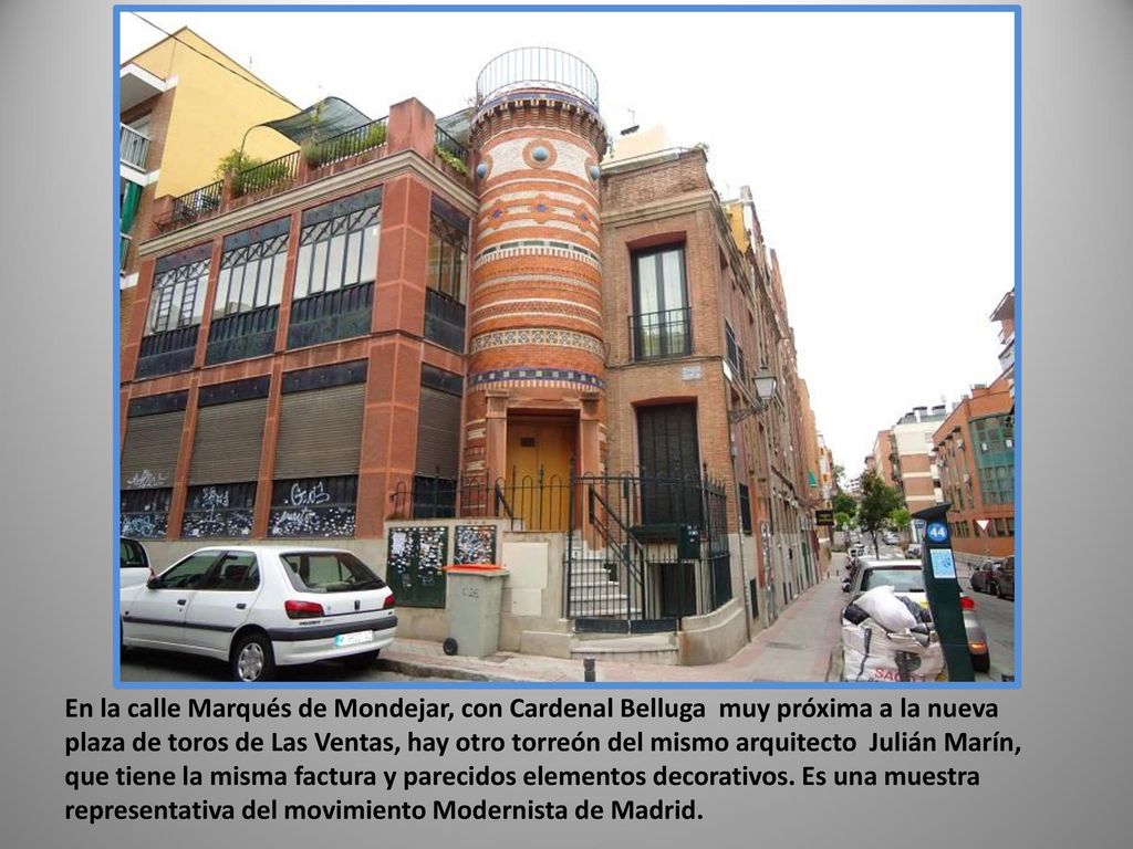 En la calle Marqués de Mondejar, con Cardenal Belluga muy próxima a la nueva plaza de toros de Las Ventas, hay otro torreón del mismo arquitecto Julián Marín, que tiene la misma factura y parecidos elementos decorativos.