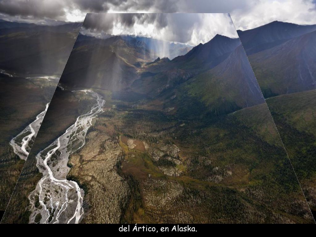 3-El río Hammond serpentea entre los montes Brooks, en el parque nacional Puertas del Ártico, en Alaska.