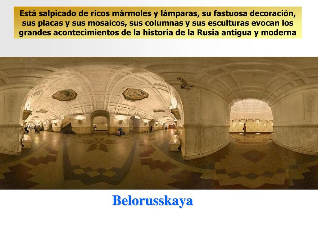 Está salpicado de ricos mármoles y lámparas, su fastuosa decoración, sus placas y sus mosaicos, sus columnas y sus esculturas evocan los grandes acontecimientos de la historia de la Rusia antigua y moderna