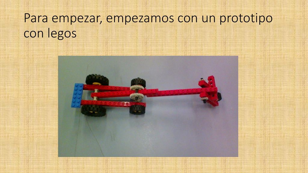 Para empezar, empezamos con un prototipo con legos