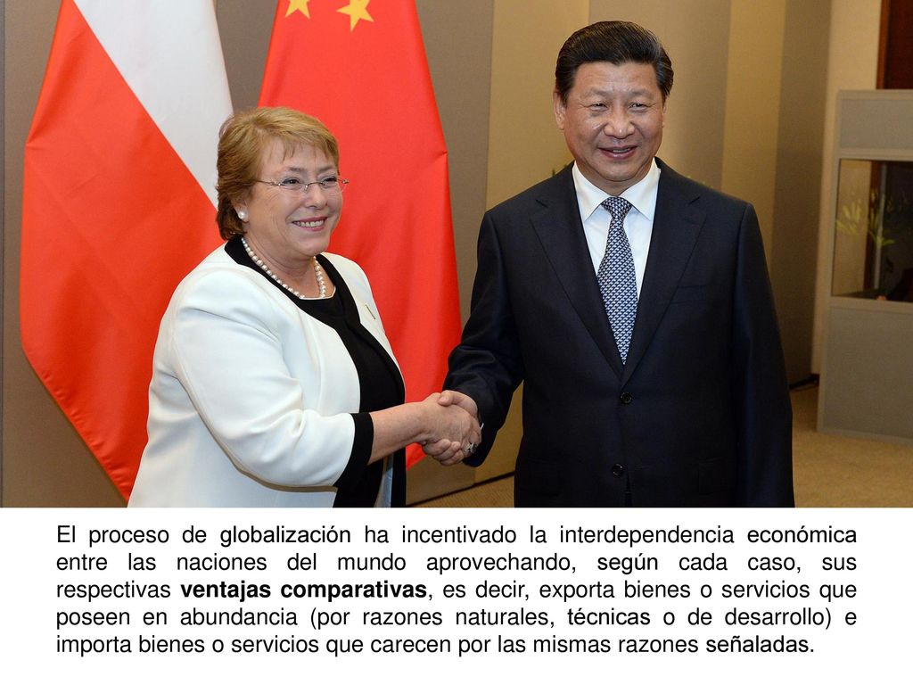 El proceso de globalización ha incentivado la interdependencia económica entre las naciones del mundo aprovechando, según cada caso, sus respectivas ventajas comparativas, es decir, exporta bienes o servicios que poseen en abundancia (por razones naturales, técnicas o de desarrollo) e importa bienes o servicios que carecen por las mismas razones señaladas.